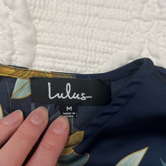 Lulus Navy Floral Pleated Dress Size Medium - Picture 3 of 5